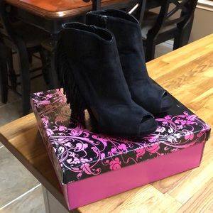 Qupid Black Suade Booties